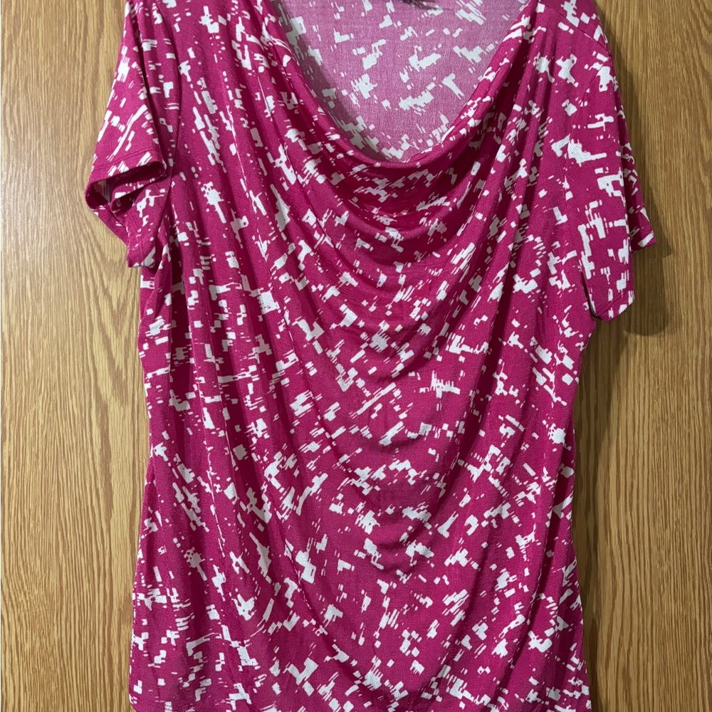 Jaclyn Smith Fuchsia and White Patterned Blouse